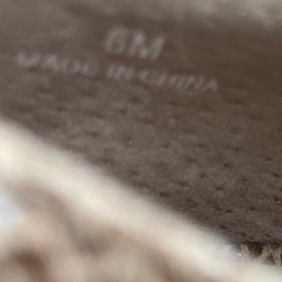 Moda Spana~Like New~Shimmery Taupe Faux Snakeskin Peep Toe Stilettos~Size 6 - Picture 14 of 14